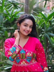 चंदेरी दुनियेत ग्रामीण भागातील अभिनेत्री चा बळी संचिता उगले हिची करुण कहाणी