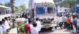 संगमनेर शहरातील दिल्ली नाका परिसरात कंटेनरखाली चिरडून एका महिलेचा दुर्दैवी मृत्यू !