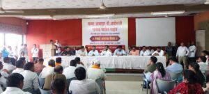 टंचाई आढावा बैठकीला गैरहजर अधिकाऱ्यांची खरडपट्टी; तातडीने शो-कॉज नोटीस बजावा