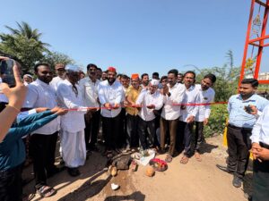 आईच्या स्मृती प्रित्यर्थ सातपुते परिवाराने उभारली स्वामी समर्थ महाराज कमान